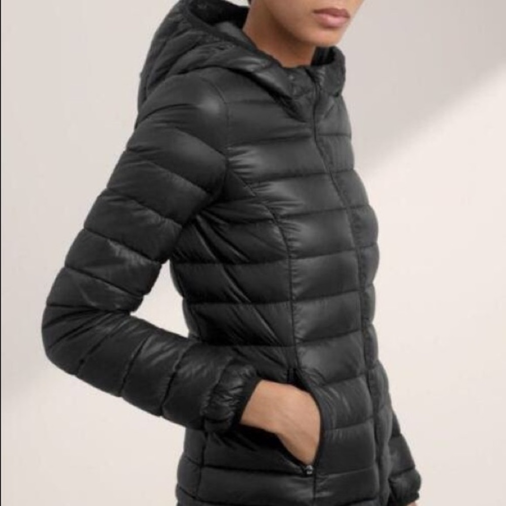 Like new Aritzia Puffer jacket-Black